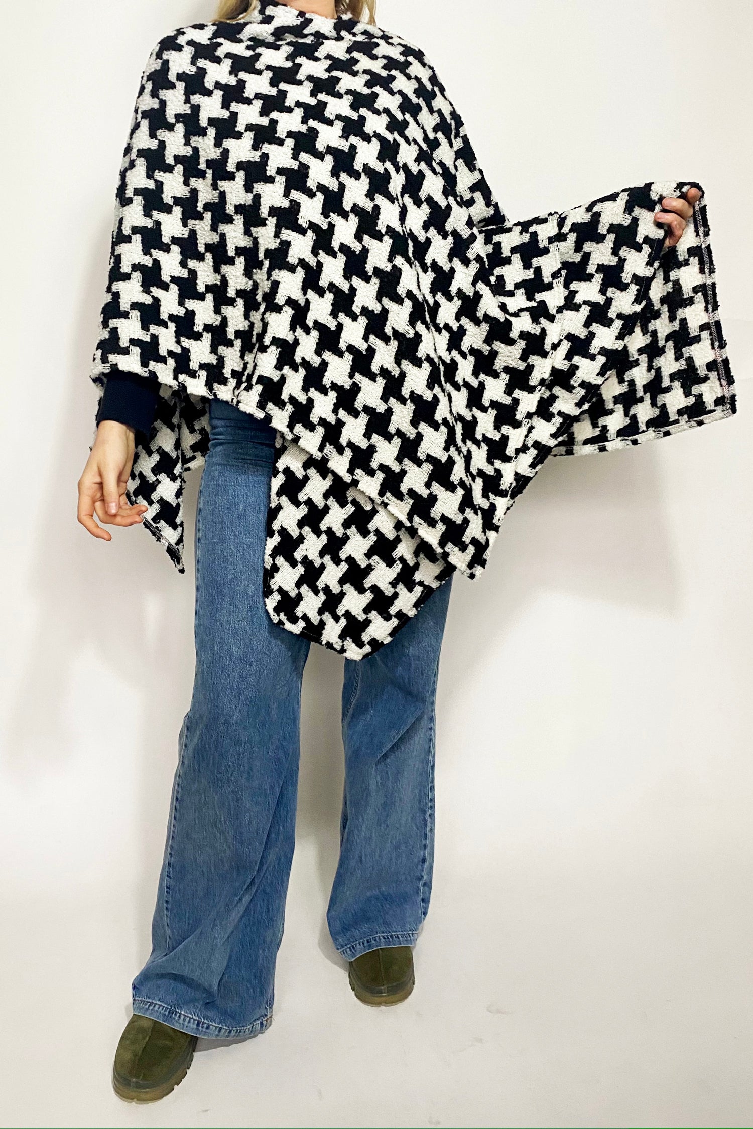 Monochrome Wool Houndstooth Cape